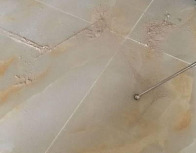 巴宜瓷砖空鼓维修公司分享粘合剂选择不当在瓷砖铺贴过程中可能导致以下问题
